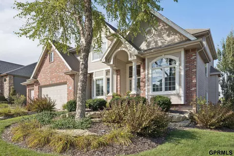 19264 Woolworth Ave, Omaha, NE 68130