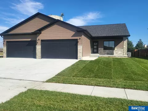 410 Lou Dr, Hallam, NE 68368