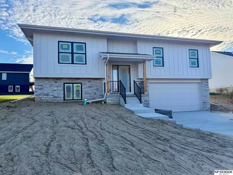 3813 Appaloosa Dr, Elkhorn, NE 68022