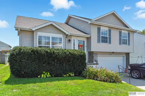17753 Edna St, Omaha, NE 68136