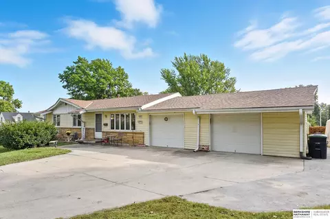 3201 S 91st St, Omaha, NE 68124