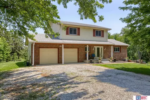 3001 Trudy Ann Dr, Raymond, NE 68428