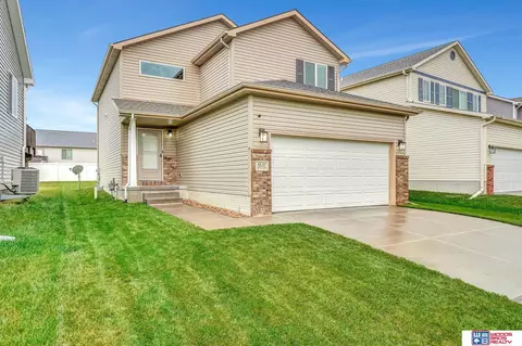 1631 Blanca Dr, Lincoln, NE 68521