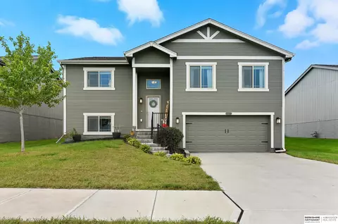 7794 N 88th St, Omaha, NE 68122