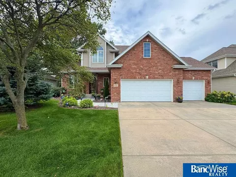 6321 Blackstone Rd, Lincoln, NE 68526