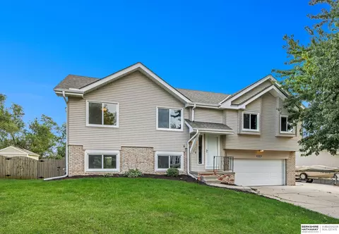 2415 Corn Dr, Papillion, NE 68046