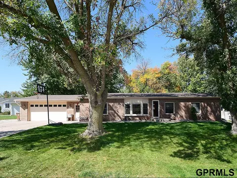 405 Cottonwood Ave, Milford, NE 68405