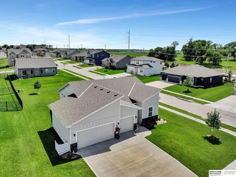 11263 Osprey Cir, Papillion, NE 68046