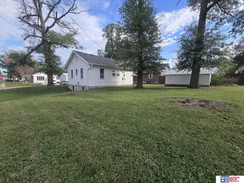 Exterior - 201 S Sumner St, Beatrice, NE 68310 photo 1 of 1