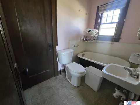 Bath - 201 S Sumner St, Beatrice, NE 68310 photo 1 of 1