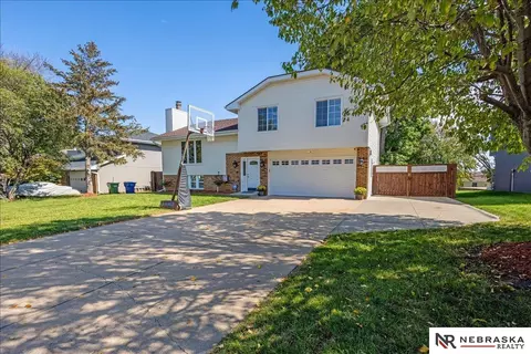 9607 S 24th St, Bellevue, NE 68147