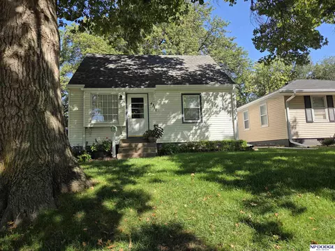 4310 E St, Lincoln, NE 68510