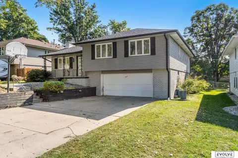 2425 S 113th St, Omaha, NE 68144