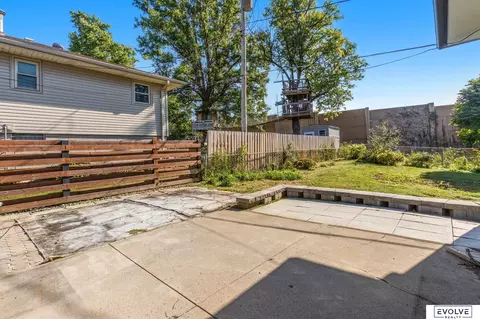 Exterior - 2425 S 113th St, Omaha, NE 68144 photo 6 of 10