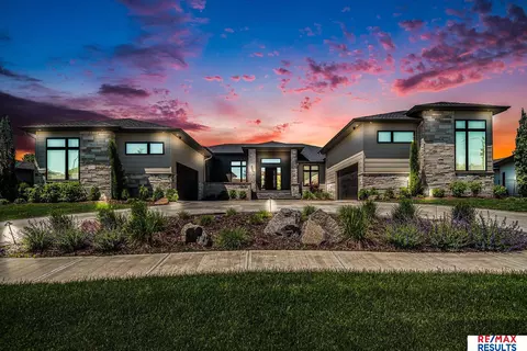 1520 S 218 St, Elkhorn, NE 68022