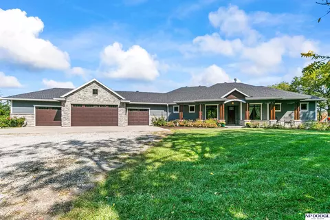16421 S 36th St, Bellevue, NE 68123