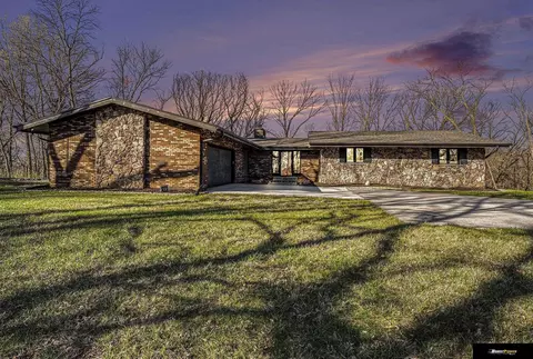 3935 Kristy Plz, Omaha, NE 68112