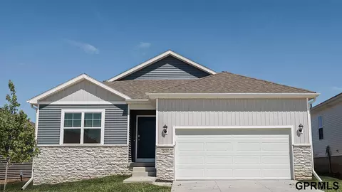 18810 Ogden St, Elkhorn, NE 68022