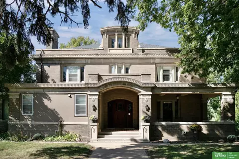 608 S 38 St, Omaha, NE 68105