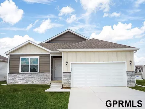 8906 N 167th St, Bennington, NE 68007