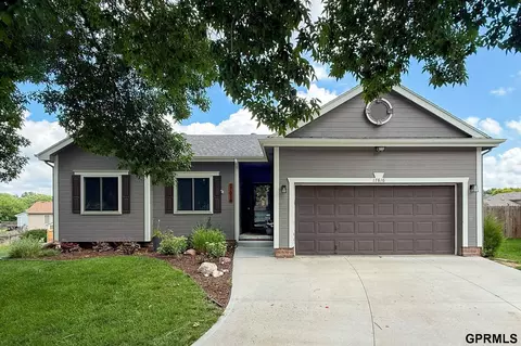 17816 Jacobs Cir, Omaha, NE 68135