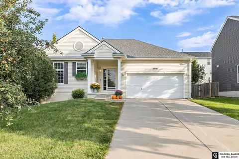 2506 Hummingbird Cir, Bellevue, NE 68123
