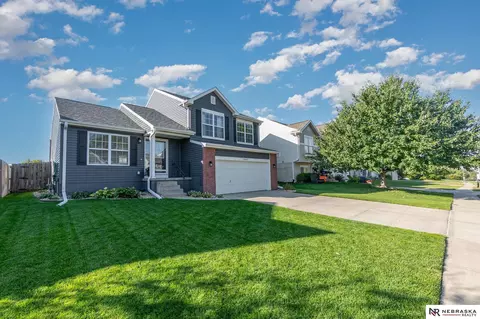 19433 V St, Omaha, NE 68135