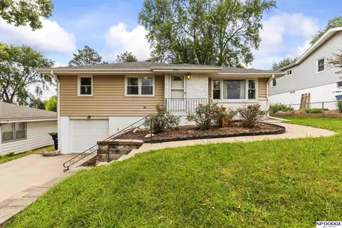 8305 Castelar St, Omaha, NE 68124
