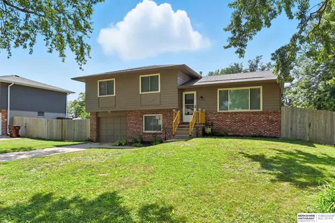 2303 Greensboro Ave, Bellevue, NE 68005