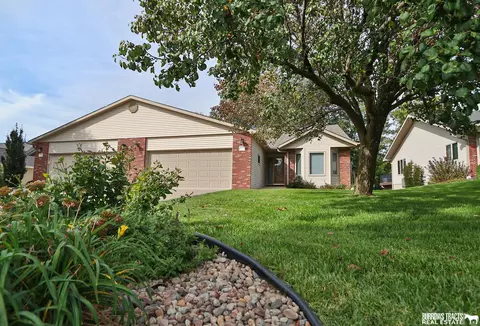 921 Palora Cir, Nebraska City, NE 68410