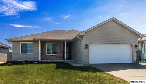 5430 Rockford Dr, Lincoln, NE 68521