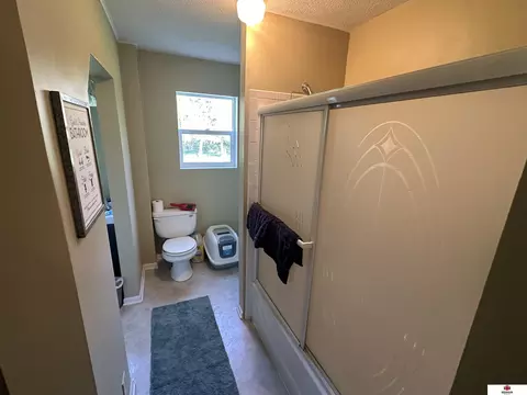 Bath - 11663 E Sargent Rd, Filley, NE 68357 photo 1 of 2