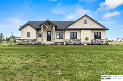 6318 Sundown Dr, Blair, NE 68008