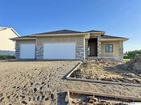21723 Glenmore Dr, Gretna, NE 68028