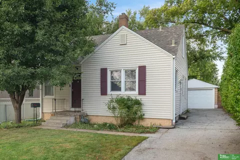 5820 Spring St, Omaha, NE 68106