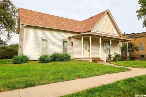 742 G St, Pawnee City, NE 68420