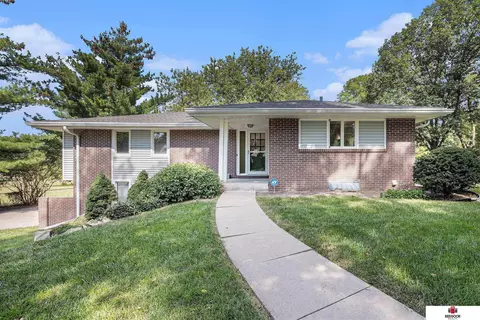 1601 Devoe Dr, Lincoln, NE 68506