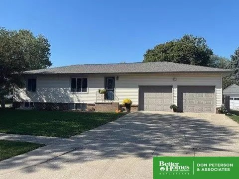 106 S Cedar Ave, Hartington, NE 68739