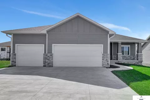 7531 Aero St, Lincoln, NE 68516
