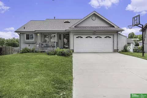 3309 Lookingglass Dr, Bellevue, NE 68123