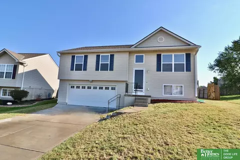 8013 S 159th St, Omaha, NE 68136