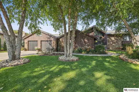 8612 Makaha Cir, Papillion, NE 68046