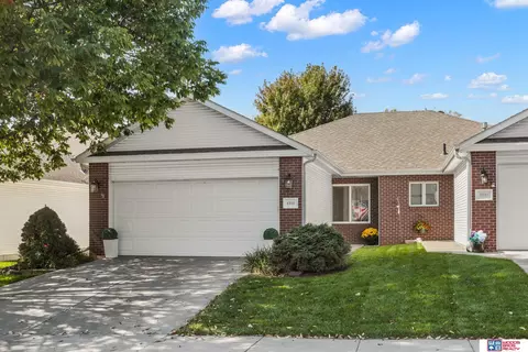 4851 S 55th Ct, Lincoln, NE 68516