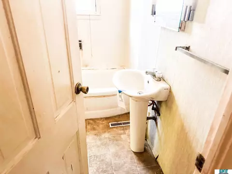 Bath - 403 Eldon St, Talmage, NE 68448 photo 2 of 2