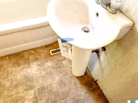 Bath - 403 Eldon St, Talmage, NE 68448 photo 1 of 2