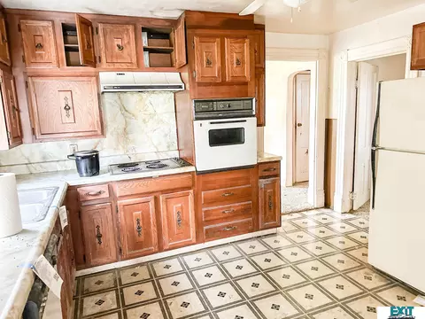 Kitchen - 403 Eldon St, Talmage, NE 68448 photo 2 of 2