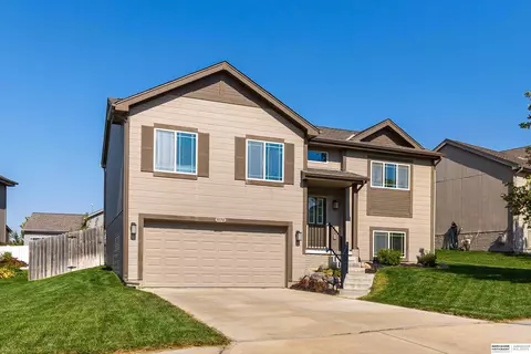 9170 Black St, Omaha, NE 68122