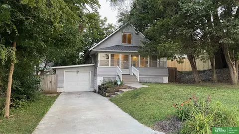 4641 Nicholas St, Omaha, NE 68132
