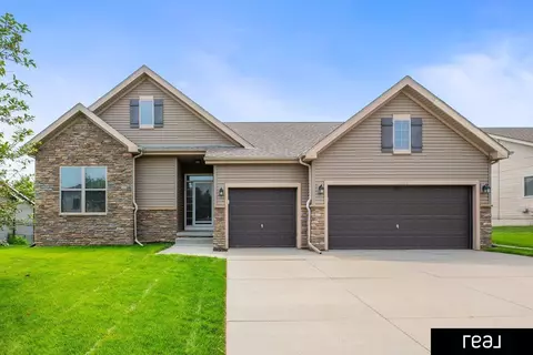 17105 Chandler St, Omaha, NE 68136