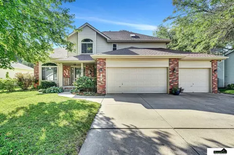 7501 Karl Dr, Lincoln, NE 68516